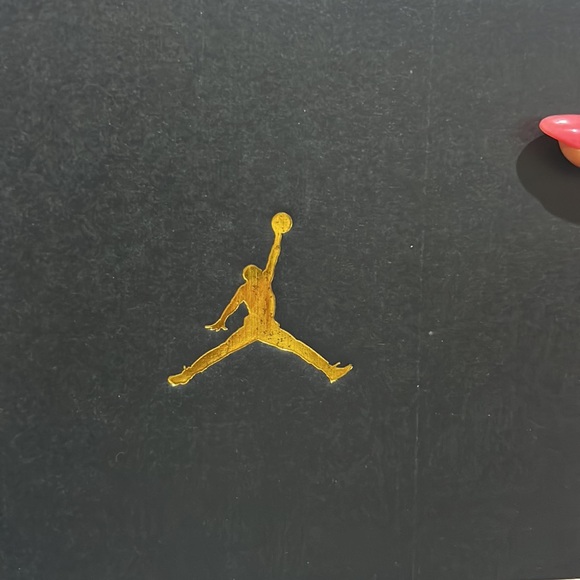 Toddler 10c sky jordan 1 mid
"summit white varsity red" brand new with box - Picture 10 of 11